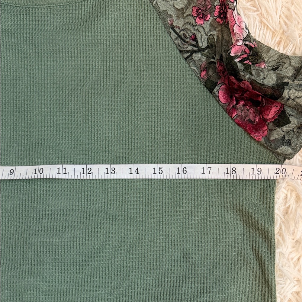 MIHOLL Size Medium Sage Green Long-Sleeve Thermal Top with Pink Floral Sleeves - Picture 8 of 9